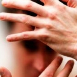 В чём причина бреда, галлюцинаций, раздражительности?