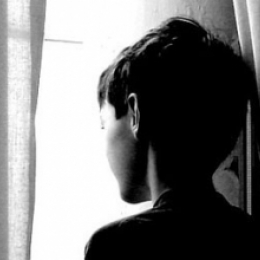 Если ребёнок замкнулся в себе и не поддается обучению и воспитанию...