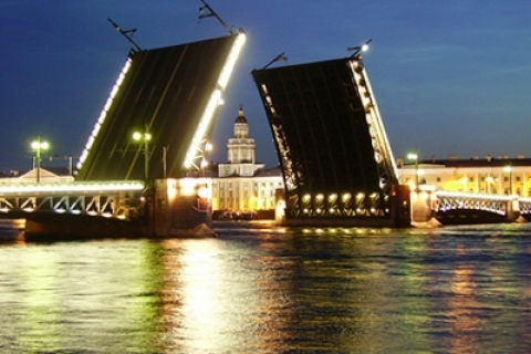 115 тысяч рублей - целевой уровень зарплаты врачей в Санкт-Петербурге