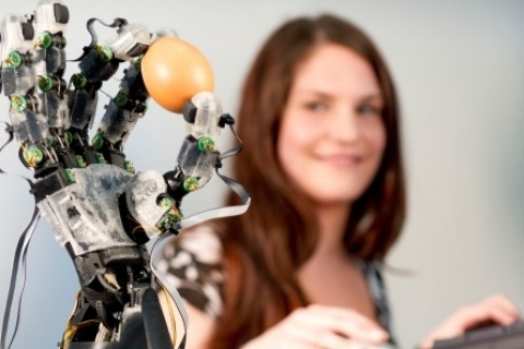 Роботизированная рука с интеллектуальными навыками